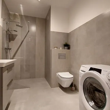 Zakatek 2 Z Ogrodkiem I Miejscem W Garazu Podziemnym Apartment Bielsko-Biala