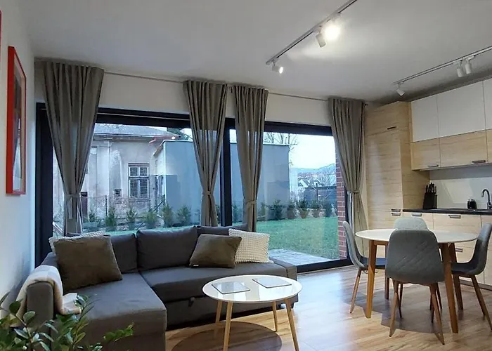 Zakatek 2 Z Ogrodkiem I Miejscem W Garazu Podziemnym